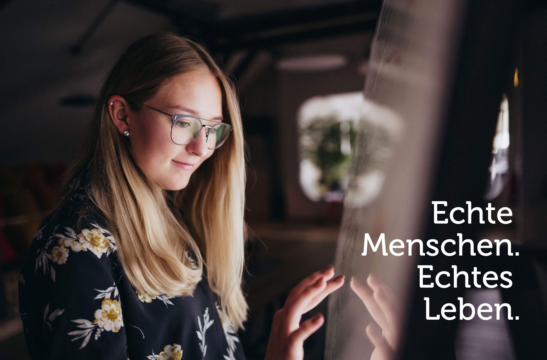 Bild mit Text: "Echte Menschen. Echtes Leben."